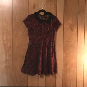Hot Topic Collar Short Sleeve Dress